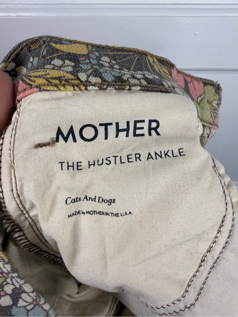 MOTHER Brand Hustler Ankle in “Cats and Dogs” - Picture 7 of 8